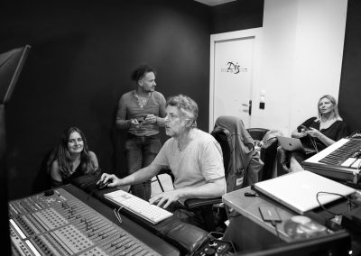 Lucil, Clément Doche, Jean-Pierre Sluys et Zoé Gilbert en studio. Dig Studio, Paris, France.